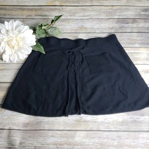 Trendy Black Skirt with 2 Front Pockets - Candies